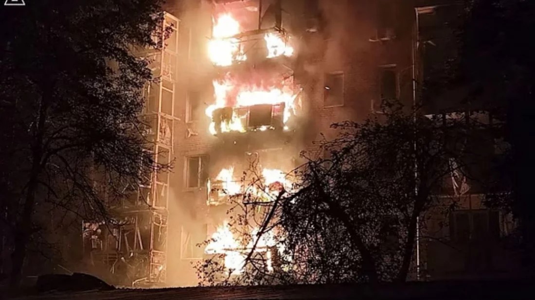 ইউক্রেনে এক রাতে ৩০০টির বেশি ড্রোন-ক্ষেপণাস্ত্র দিয়ে রাশিয়ার হামলা